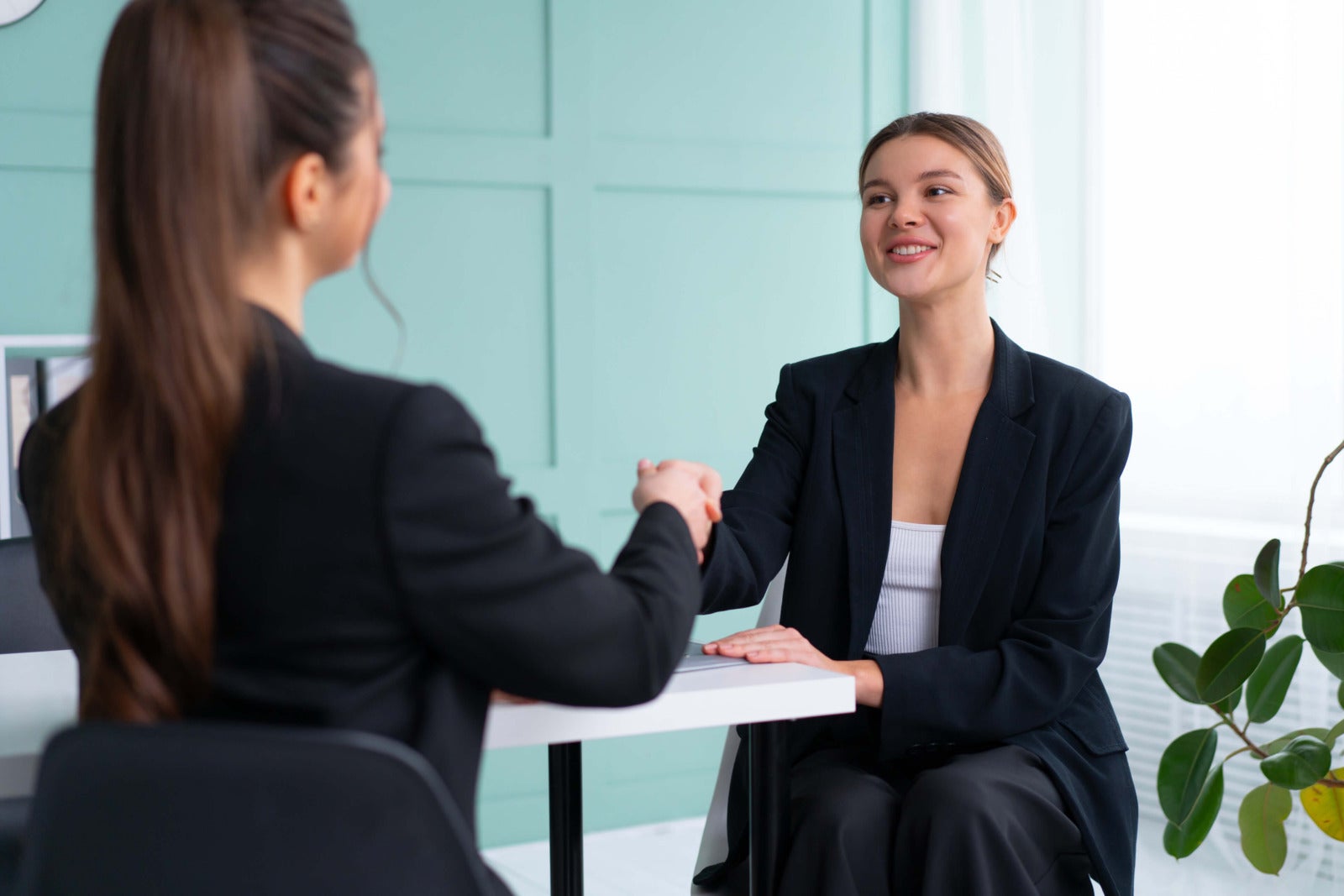 job candidate greets interviewer before job interview